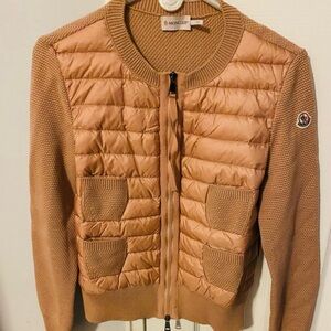 Moncler Maglia Tricot Alla Coreana Down
Jacket sweater